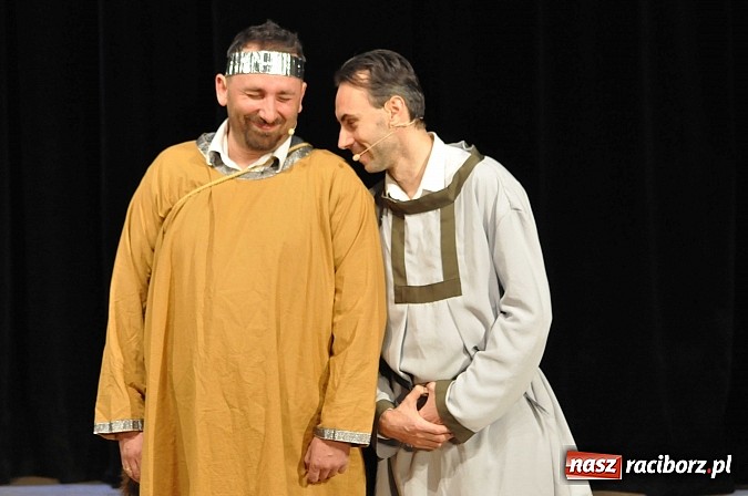 Zdjęcie w galerii na portalu naszraciborz.pl: Pielgrzymka do miejsc śmiesznych. Neo-Nówka w Raciborzu wiadomości z regionu