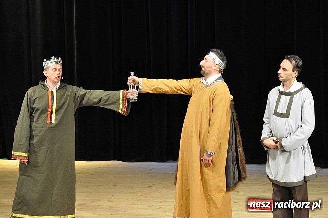 Zdjęcie w galerii na portalu naszraciborz.pl: Pielgrzymka do miejsc śmiesznych. Neo-Nówka w Raciborzu wiadomości z regionu