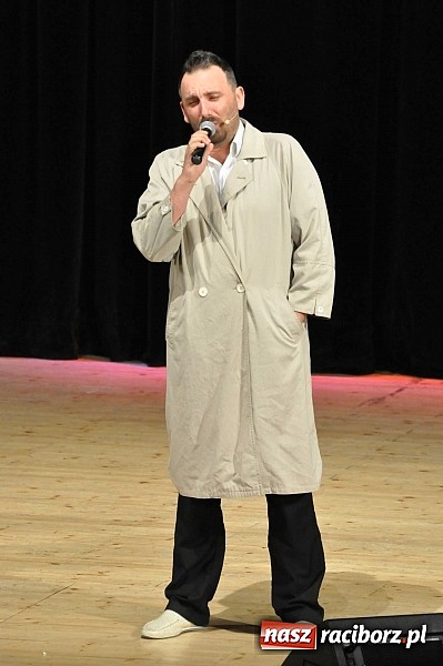 Zdjęcie w galerii na portalu naszraciborz.pl: Pielgrzymka do miejsc śmiesznych. Neo-Nówka w Raciborzu wiadomości z regionu