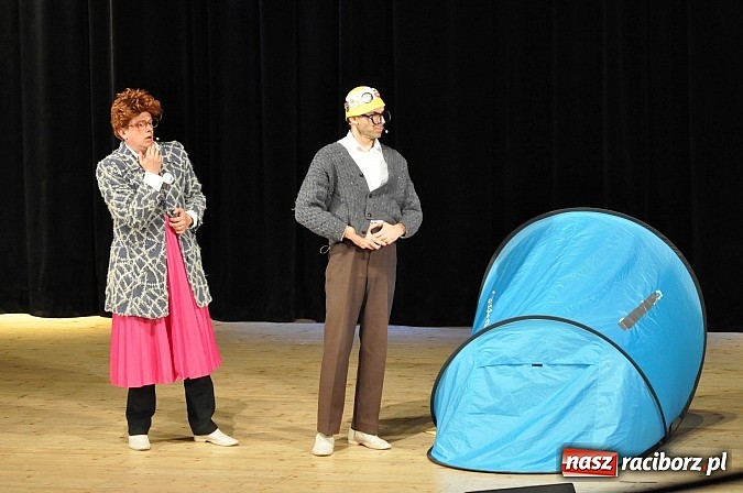 Zdjęcie w galerii na portalu naszraciborz.pl: Pielgrzymka do miejsc śmiesznych. Neo-Nówka w Raciborzu wiadomości z regionu