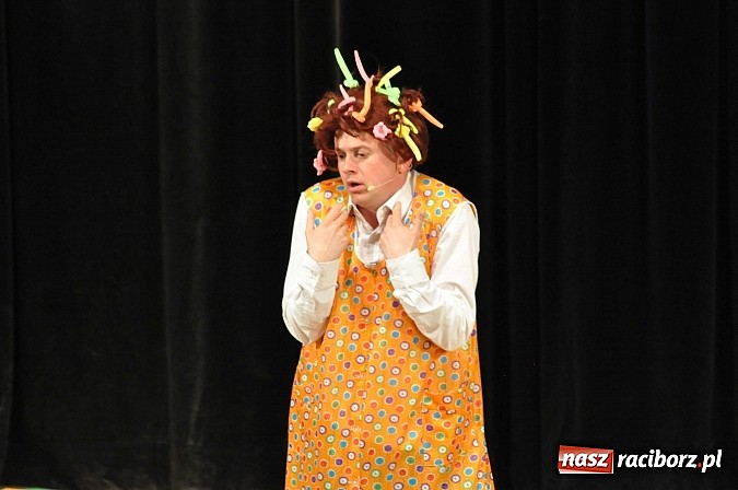 Zdjęcie w galerii na portalu naszraciborz.pl: Pielgrzymka do miejsc śmiesznych. Neo-Nówka w Raciborzu wiadomości z regionu