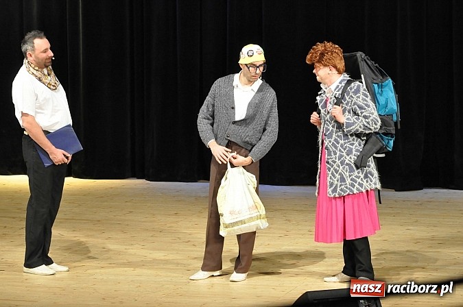 Zdjęcie w galerii na portalu naszraciborz.pl: Pielgrzymka do miejsc śmiesznych. Neo-Nówka w Raciborzu wiadomości z regionu