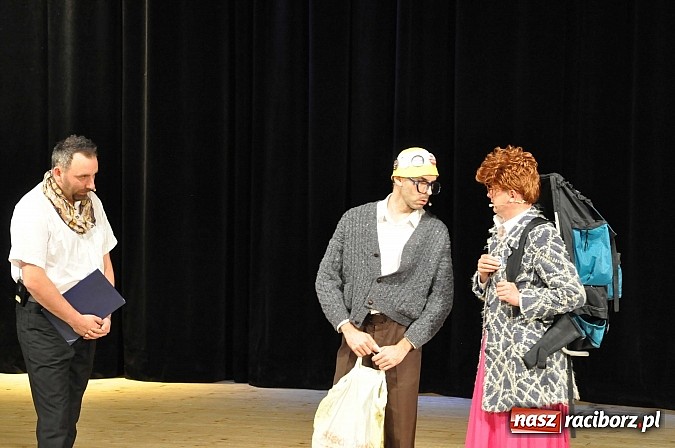 Zdjęcie w galerii na portalu naszraciborz.pl: Pielgrzymka do miejsc śmiesznych. Neo-Nówka w Raciborzu wiadomości z regionu