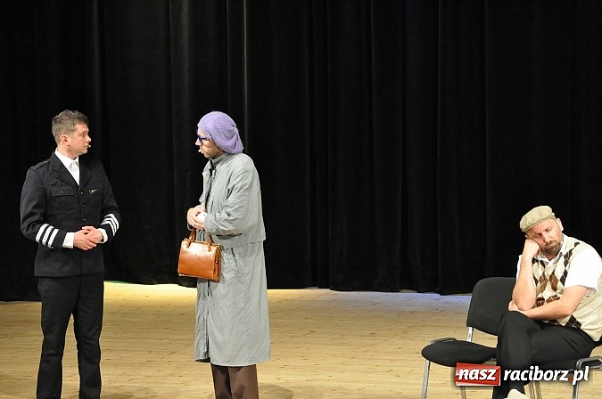 Zdjęcie w galerii na portalu naszraciborz.pl: Pielgrzymka do miejsc śmiesznych. Neo-Nówka w Raciborzu wiadomości z regionu