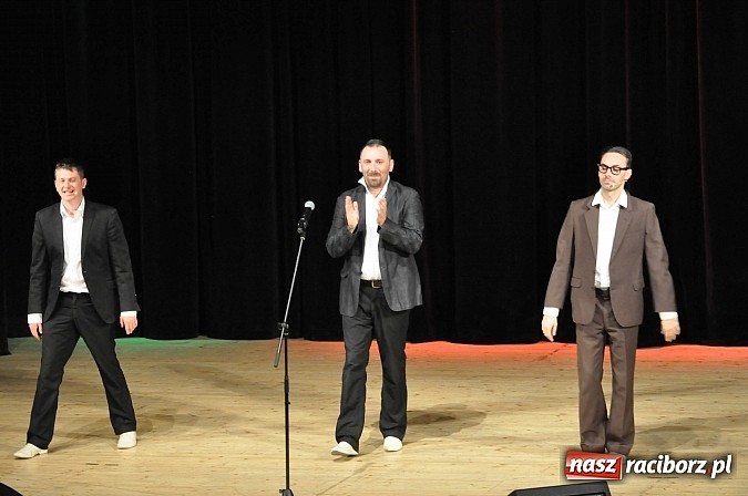 Zdjęcie w galerii na portalu naszraciborz.pl: Pielgrzymka do miejsc śmiesznych. Neo-Nówka w Raciborzu wiadomości z regionu