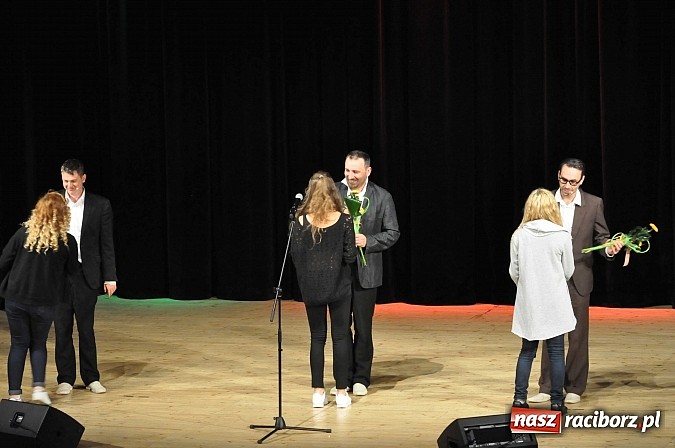 Zdjęcie w galerii na portalu naszraciborz.pl: Pielgrzymka do miejsc śmiesznych. Neo-Nówka w Raciborzu wiadomości z regionu