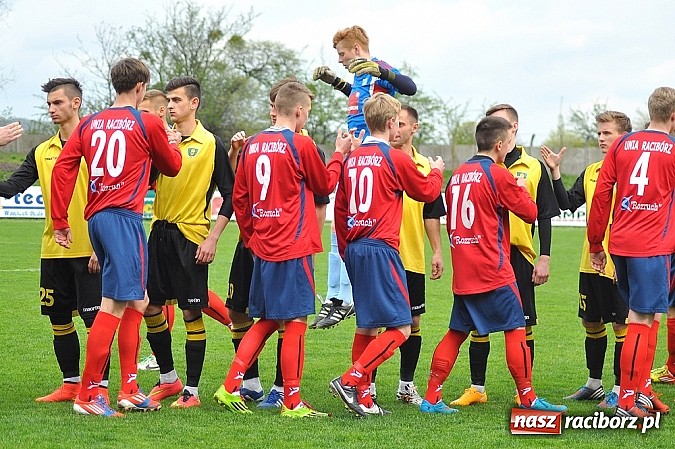 Zdjęcie w galerii na portalu naszraciborz.pl: Czerwona kartka, niewykorzystany karny i policja na trybunach. Unia wygrywa z GKS-em wiadomości z regionu