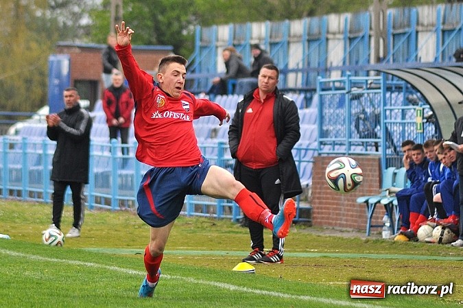 Zdjęcie w galerii na portalu naszraciborz.pl: Czerwona kartka, niewykorzystany karny i policja na trybunach. Unia wygrywa z GKS-em wiadomości z regionu