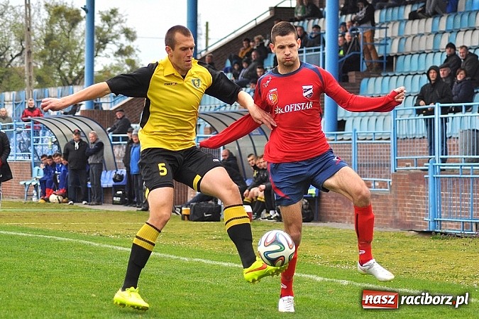 Zdjęcie w galerii na portalu naszraciborz.pl: Czerwona kartka, niewykorzystany karny i policja na trybunach. Unia wygrywa z GKS-em wiadomości z regionu