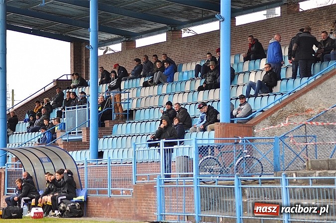 Zdjęcie w galerii na portalu naszraciborz.pl: Czerwona kartka, niewykorzystany karny i policja na trybunach. Unia wygrywa z GKS-em wiadomości z regionu