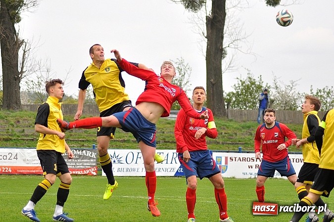 Zdjęcie w galerii na portalu naszraciborz.pl: Czerwona kartka, niewykorzystany karny i policja na trybunach. Unia wygrywa z GKS-em wiadomości z regionu