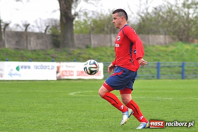 Zdjęcie w galerii na portalu naszraciborz.pl: Czerwona kartka, niewykorzystany karny i policja na trybunach. Unia wygrywa z GKS-em wiadomości z regionu