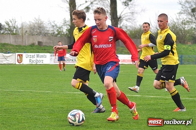 Zdjęcie w galerii na portalu naszraciborz.pl: Czerwona kartka, niewykorzystany karny i policja na trybunach. Unia wygrywa z GKS-em wiadomości z regionu