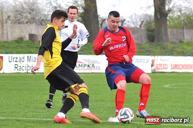Zdjęcie w galerii na portalu naszraciborz.pl: Czerwona kartka, niewykorzystany karny i policja na trybunach. Unia wygrywa z GKS-em wiadomości z regionu