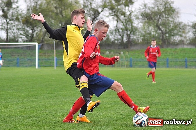 Zdjęcie w galerii na portalu naszraciborz.pl: Czerwona kartka, niewykorzystany karny i policja na trybunach. Unia wygrywa z GKS-em wiadomości z regionu