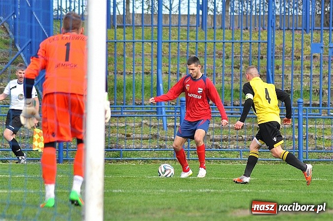 Zdjęcie w galerii na portalu naszraciborz.pl: Czerwona kartka, niewykorzystany karny i policja na trybunach. Unia wygrywa z GKS-em wiadomości z regionu