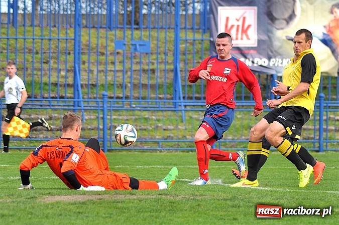 Zdjęcie w galerii na portalu naszraciborz.pl: Czerwona kartka, niewykorzystany karny i policja na trybunach. Unia wygrywa z GKS-em wiadomości z regionu