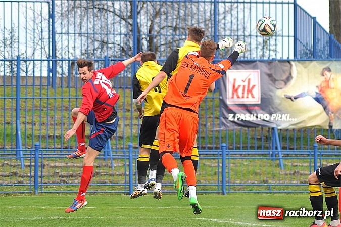 Zdjęcie w galerii na portalu naszraciborz.pl: Czerwona kartka, niewykorzystany karny i policja na trybunach. Unia wygrywa z GKS-em wiadomości z regionu