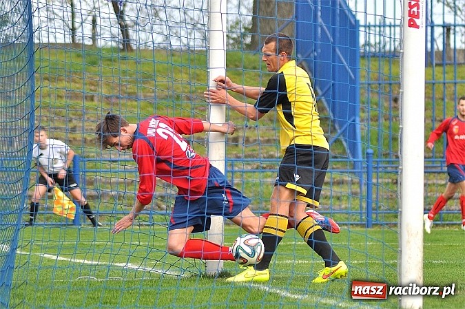 Zdjęcie w galerii na portalu naszraciborz.pl: Czerwona kartka, niewykorzystany karny i policja na trybunach. Unia wygrywa z GKS-em wiadomości z regionu