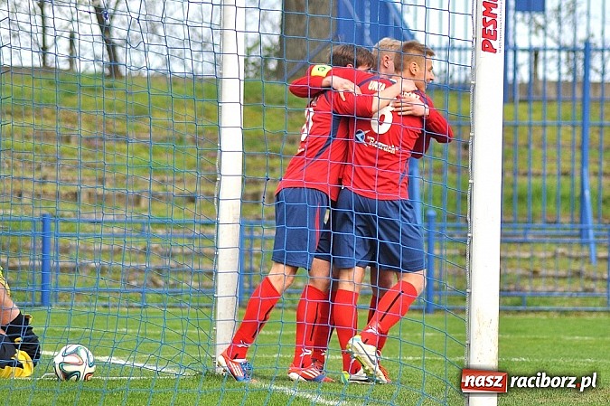 Zdjęcie w galerii na portalu naszraciborz.pl: Czerwona kartka, niewykorzystany karny i policja na trybunach. Unia wygrywa z GKS-em wiadomości z regionu