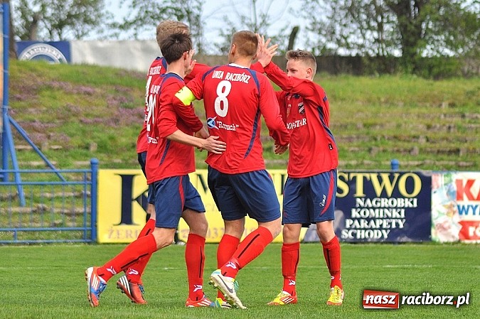 Zdjęcie w galerii na portalu naszraciborz.pl: Czerwona kartka, niewykorzystany karny i policja na trybunach. Unia wygrywa z GKS-em wiadomości z regionu
