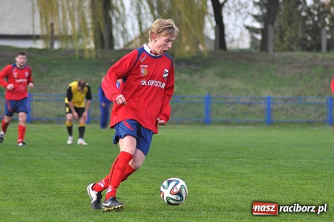 Zdjęcie w galerii na portalu naszraciborz.pl: Czerwona kartka, niewykorzystany karny i policja na trybunach. Unia wygrywa z GKS-em wiadomości z regionu