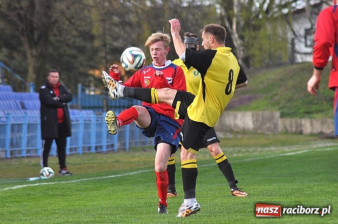 Zdjęcie w galerii na portalu naszraciborz.pl: Czerwona kartka, niewykorzystany karny i policja na trybunach. Unia wygrywa z GKS-em wiadomości z regionu
