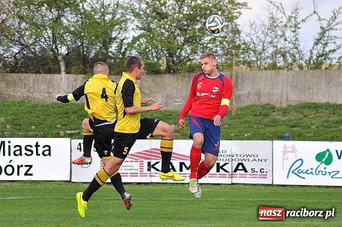 Zdjęcie w galerii na portalu naszraciborz.pl: Czerwona kartka, niewykorzystany karny i policja na trybunach. Unia wygrywa z GKS-em wiadomości z regionu