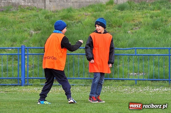 Zdjęcie w galerii na portalu naszraciborz.pl: Czerwona kartka, niewykorzystany karny i policja na trybunach. Unia wygrywa z GKS-em wiadomości z regionu