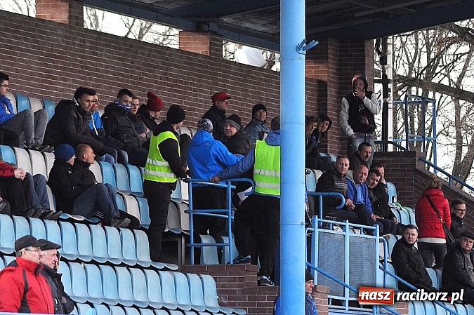 Zdjęcie w galerii na portalu naszraciborz.pl: Czerwona kartka, niewykorzystany karny i policja na trybunach. Unia wygrywa z GKS-em wiadomości z regionu