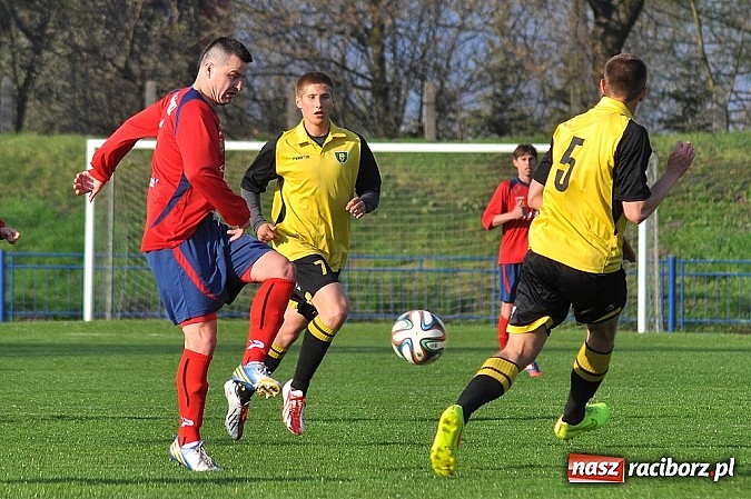 Zdjęcie w galerii na portalu naszraciborz.pl: Czerwona kartka, niewykorzystany karny i policja na trybunach. Unia wygrywa z GKS-em wiadomości z regionu