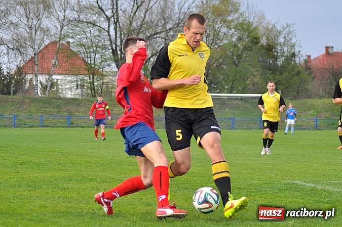 Zdjęcie w galerii na portalu naszraciborz.pl: Czerwona kartka, niewykorzystany karny i policja na trybunach. Unia wygrywa z GKS-em wiadomości z regionu