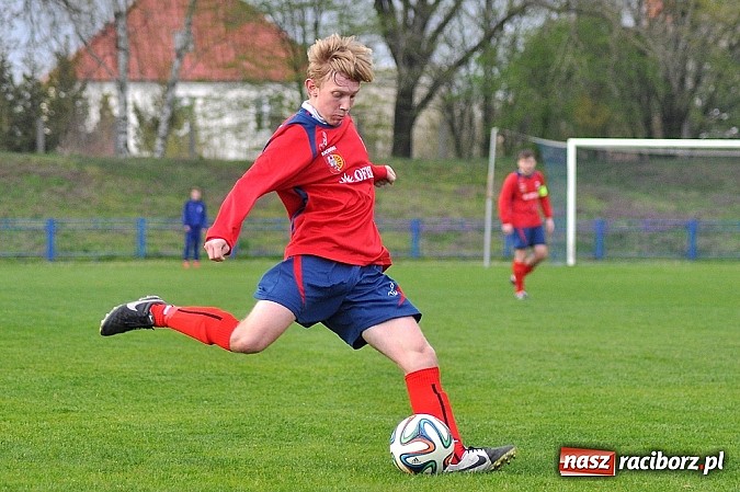 Zdjęcie w galerii na portalu naszraciborz.pl: Czerwona kartka, niewykorzystany karny i policja na trybunach. Unia wygrywa z GKS-em wiadomości z regionu