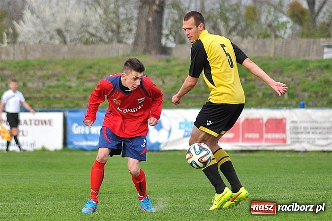 Zdjęcie w galerii na portalu naszraciborz.pl: Czerwona kartka, niewykorzystany karny i policja na trybunach. Unia wygrywa z GKS-em wiadomości z regionu
