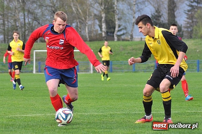 Zdjęcie w galerii na portalu naszraciborz.pl: Czerwona kartka, niewykorzystany karny i policja na trybunach. Unia wygrywa z GKS-em wiadomości z regionu