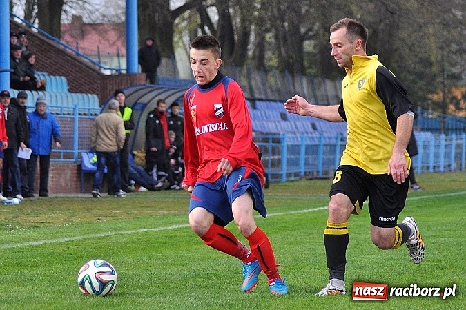 Zdjęcie w galerii na portalu naszraciborz.pl: Czerwona kartka, niewykorzystany karny i policja na trybunach. Unia wygrywa z GKS-em wiadomości z regionu