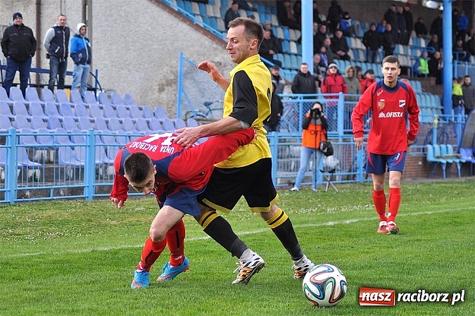 Zdjęcie w galerii na portalu naszraciborz.pl: Czerwona kartka, niewykorzystany karny i policja na trybunach. Unia wygrywa z GKS-em wiadomości z regionu