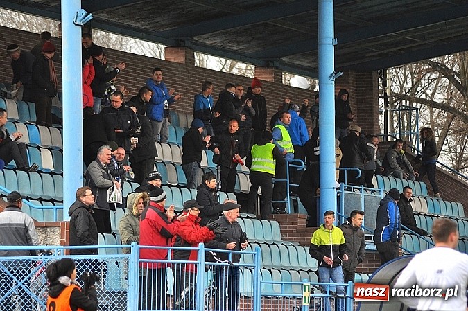 Zdjęcie w galerii na portalu naszraciborz.pl: Czerwona kartka, niewykorzystany karny i policja na trybunach. Unia wygrywa z GKS-em wiadomości z regionu