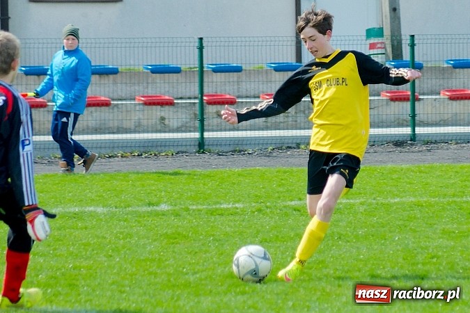 Zdjęcie w galerii na portalu naszraciborz.pl: III liga śląska: Tworków gromi po raz kolejny. Gołkowice bez szans wiadomości z regionu