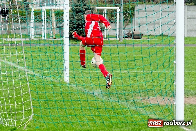Zdjęcie w galerii na portalu naszraciborz.pl: III liga śląska: Tworków gromi po raz kolejny. Gołkowice bez szans wiadomości z regionu