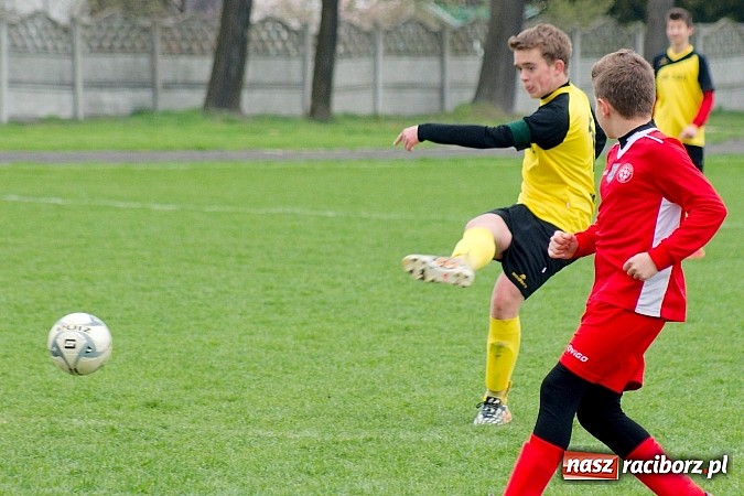 Zdjęcie w galerii na portalu naszraciborz.pl: III liga śląska: Tworków gromi po raz kolejny. Gołkowice bez szans wiadomości z regionu