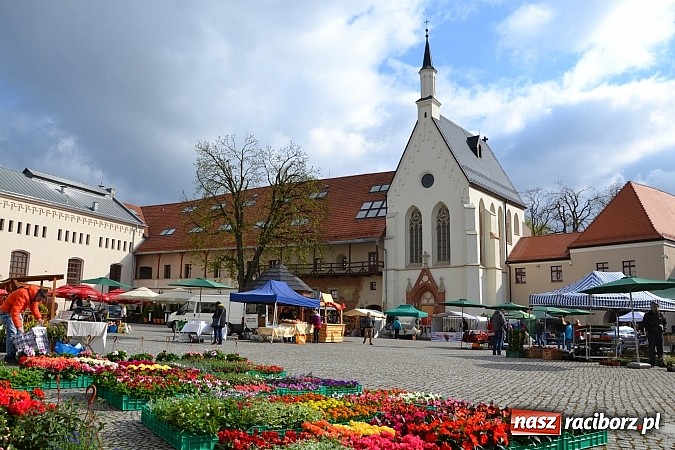 Zdjęcie w galerii na portalu naszraciborz.pl: III Zamkowy Jarmark kwiatów, żywności ekologicznej i rękodzieła już za nami wiadomości z regionu