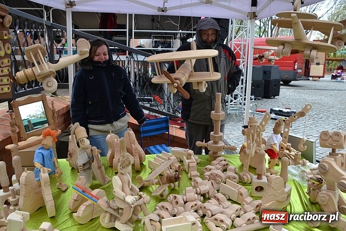 Zdjęcie w galerii na portalu naszraciborz.pl: III Zamkowy Jarmark kwiatów, żywności ekologicznej i rękodzieła już za nami wiadomości z regionu