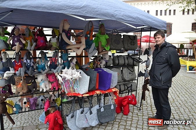 Zdjęcie w galerii na portalu naszraciborz.pl: III Zamkowy Jarmark kwiatów, żywności ekologicznej i rękodzieła już za nami wiadomości z regionu