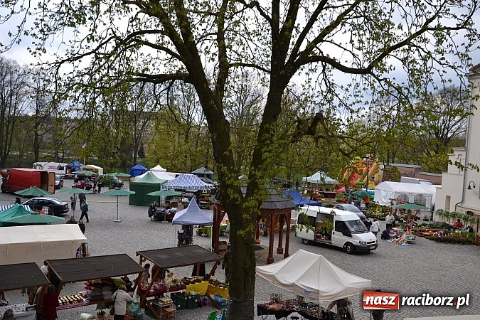 Zdjęcie w galerii na portalu naszraciborz.pl: III Zamkowy Jarmark kwiatów, żywności ekologicznej i rękodzieła już za nami wiadomości z regionu