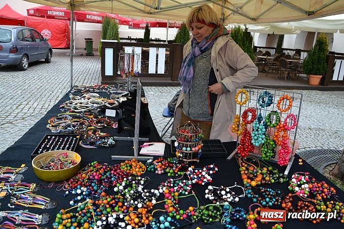 Zdjęcie w galerii na portalu naszraciborz.pl: III Zamkowy Jarmark kwiatów, żywności ekologicznej i rękodzieła już za nami wiadomości z regionu