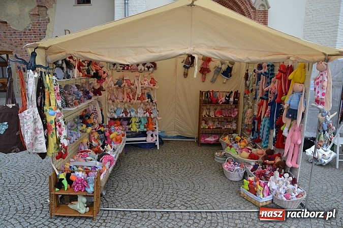 Zdjęcie w galerii na portalu naszraciborz.pl: III Zamkowy Jarmark kwiatów, żywności ekologicznej i rękodzieła już za nami wiadomości z regionu