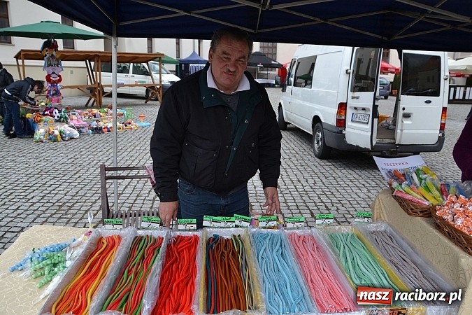 Zdjęcie w galerii na portalu naszraciborz.pl: III Zamkowy Jarmark kwiatów, żywności ekologicznej i rękodzieła już za nami wiadomości z regionu