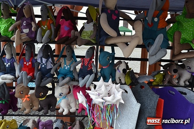 Zdjęcie w galerii na portalu naszraciborz.pl: III Zamkowy Jarmark kwiatów, żywności ekologicznej i rękodzieła już za nami wiadomości z regionu