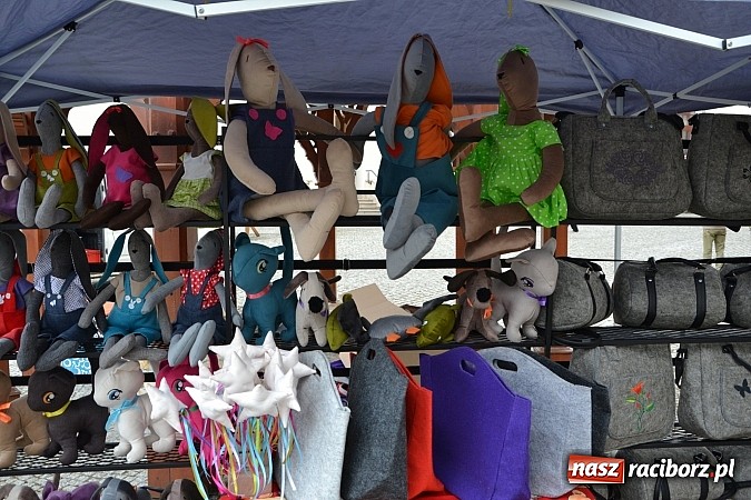 Zdjęcie w galerii na portalu naszraciborz.pl: III Zamkowy Jarmark kwiatów, żywności ekologicznej i rękodzieła już za nami wiadomości z regionu